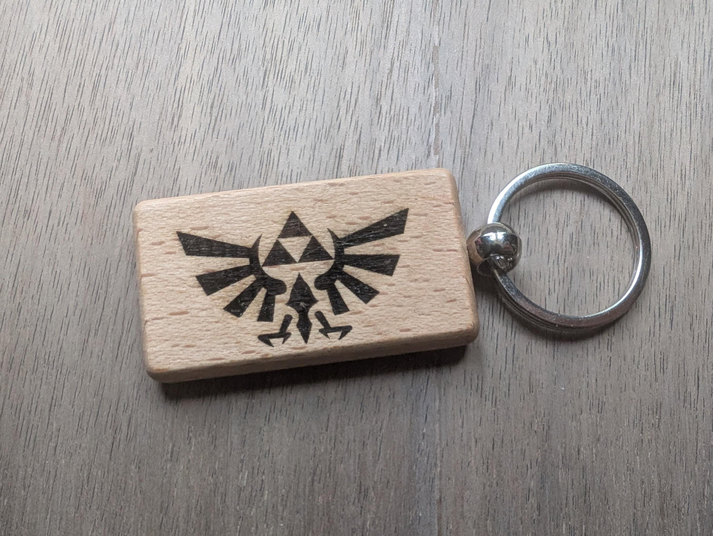 Zelda Wooden Keyring with Triforce Symbol - Ideal Gift for Gamers