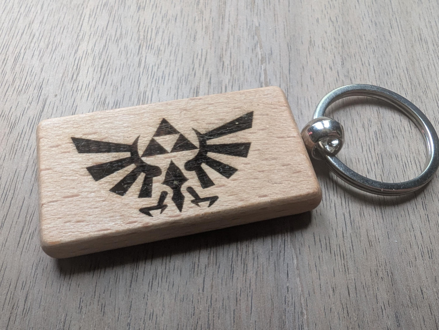 Zelda Wooden Keyring with Triforce Symbol - Ideal Gift for Gamers
