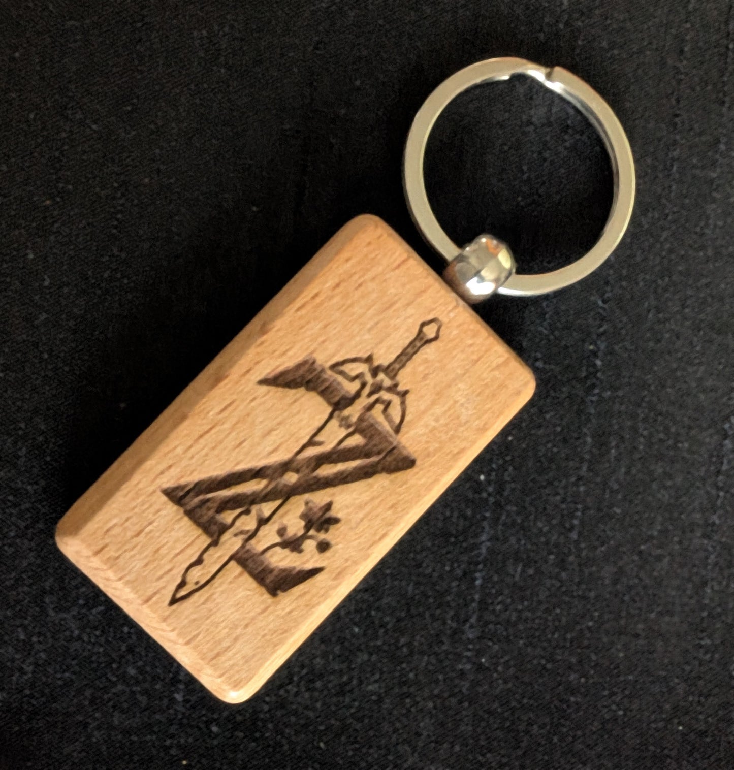 Zelda Wooden Keyring with Triforce Symbol - Ideal Gift for Gamers