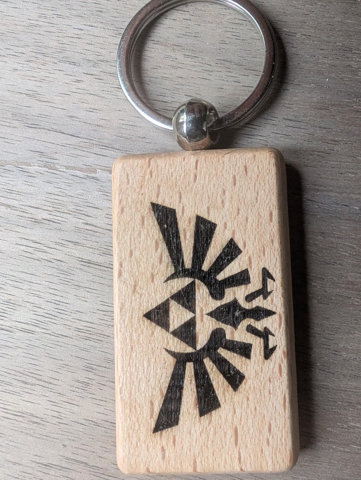 Zelda Wooden Keyring with Triforce Symbol - Ideal Gift for Gamers